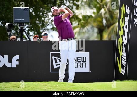 Doral, USA. April 2025. Marc Leishman von The Ripper GC schlägt am letzten Tag des LIV Golf Invitational - Miami 2025 auf dem Trump National Golf Course am 6. April 2025 in Doral, Florida ab. (Foto: JC Ruiz/SIPA USA) Credit: SIPA USA/Alamy Live News Stockfoto