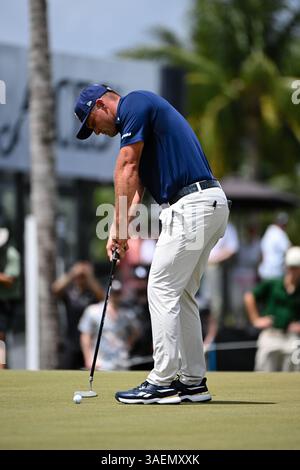 Doral, USA. April 2025. Bryson DeChambeau, Kapitän der Crushers GC-Putts während des letzten Tages des LIV Golf Invitational 2025 - Miami auf dem Trump National Golf Course am 6. April 2025 in Doral, Florida. (Foto: JC Ruiz/SIPA USA) Credit: SIPA USA/Alamy Live News Stockfoto