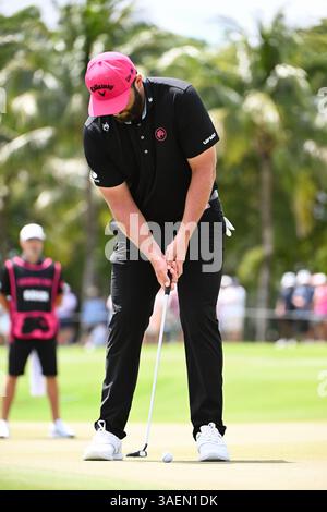 Doral, USA. April 2025. Jon Rahm, Kapitän der Legion XIII Putts am letzten Tag des LIV Golf Invitational 2025 - Miami auf dem Trump National Golf Course am 6. April 2025 in Doral, Florida. (Foto: JC Ruiz/SIPA USA) Credit: SIPA USA/Alamy Live News Stockfoto