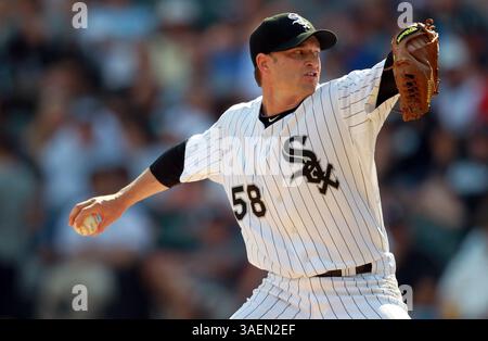 11. September 2011 – Chicago, IL, USA – Jason Frasor der Chicago White Sox spielt beim 6. Inning gegen die Cleveland Indians im US Cellular Field in Chicago, Illinois, Sonntag, 11. September 2011. (Bild: © Stacey Wescott/Chicago Tribune/MCT/ZUMAPRESS.com) Stockfoto
