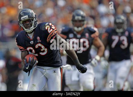 11. September 2011 – Chicago, IL, USA – Chicago Bears Wide Receiver Devin Hester (23) macht im dritten Quartal einen langen Lauf. Die Chicago Bears besiegten die Atlanta Falcons 30–12 beim Soldier Field in Chicago, Illinois, am Sonntag, den 11. September 2011. (Bild: © Jose M. Osorio/Chicago Tribune/MCT/ZUMAPRESS.com) Stockfoto