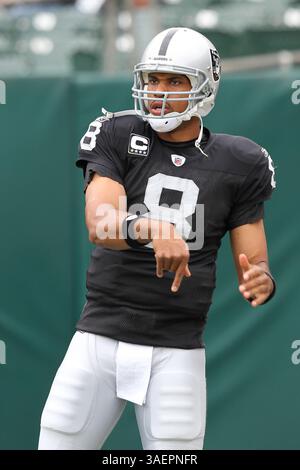 25. September 2011: Jason Campbell (8), Quarterback der Oakland Raiders, während die Oakland Raiders sich auf die York Jets im O.Co Coliseum in Oakland, Kalifornien vorbereiten. (Kreditbild: © Christopher Trim/Cal Sport Media/ZUMAPRESS.com) Stockfoto