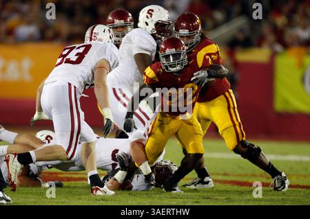 29. Oktober 2011: Die USC Trojans rennen Curtis McNeal #22 in Aktion während des NCAA College Football Spiels gegen den Stanford Cardinal im Los Angeles Memorial Coliseum in Los Angeles, Kalifornien. Stanford gewann 56-48 in dreifacher Überstunde. (Kreditbild: © Charles Baus/Cal Sport Media/ZUMAPRESS.com) Stockfoto