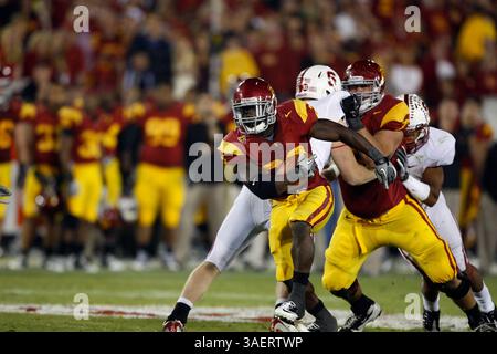 29. Oktober 2011: Die USC Trojans rennen Curtis McNeal #22 in Aktion während des NCAA College Football Spiels zwischen den USC Trojans und dem Stanford Cardinal im Los Angeles Memorial Coliseum in Los Angeles, Kalifornien. Stanford gewann 56-48 in dreifacher Überstunde. (Kreditbild: © Charles Baus/Cal Sport Media/ZUMAPRESS.com) Stockfoto