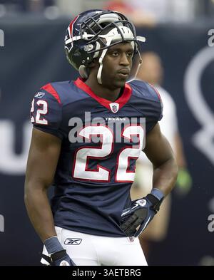 6. November 2011: Houston, TX, USA - Sherrick McManis (22) von den Houston Texans wärmt sich vor einem Spiel gegen die Cleveland Browns am Sonntag, den 6. November 2011, in Houston, Texas auf. (Kreditbild: © George Bridges/MCT/MCT/ZUMAPRESS.com) Stockfoto