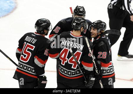 November 2011: Raleigh, North Carolina, USA S - Carolina Hurricanes feiern, nachdem sie ein Tor geschossen haben. Canadiens besiegte die Hurricanes 4-3 im RBC Center in Raleigh North Carolina. (Bild: © Anthony Barham/Southcreek/ZUMAPRESS.com) Stockfoto
