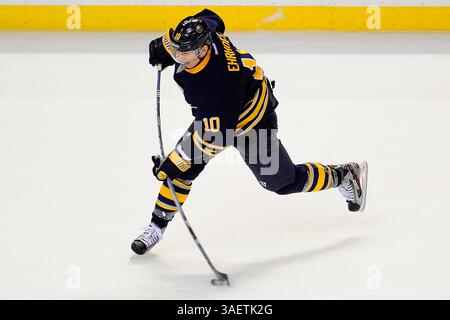 23. November 2011: Christian Ehrhoff (10), Verteidiger der Buffalo Sabres, wirft einen Schuss während der dritten Phase eines NHL-Spiels zwischen den Buffalo Sabres und den Boston Bruins im First Niagara Center in Buffalo, New York. (Bild: © Rich Barnes/Cal Sport Media/ZUMAPRESS.com) Stockfoto