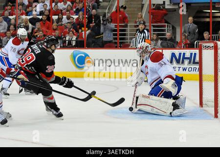November 2011: Raleigh, North Carolina, USA S - Montreal Canadiens Torwart Carey Price (31) blockiert einen weiteren Puck. Canadiens besiegte die Hurricanes 4-3 im RBC Center in Raleigh North Carolina. (Bild: © Anthony Barham/Southcreek/ZUMAPRESS.com) Stockfoto
