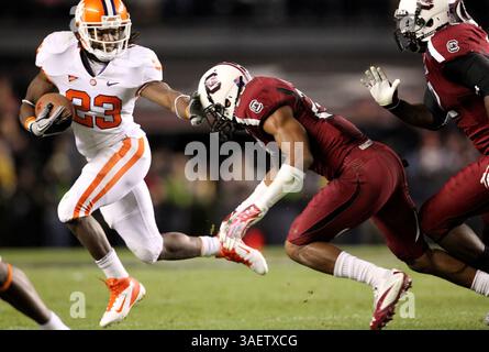 26. November 2011 – Columbia, SC, USA – Andre Ellington aus Clemson läuft am Samstag, den 26. November 2011, in Columbia, South Carolina um einen ersten Niederschlag gegen South Carolina. (Kreditbild: © C.. Aluka Berry/The State/MCT/ZUMAPRESS.com) Stockfoto