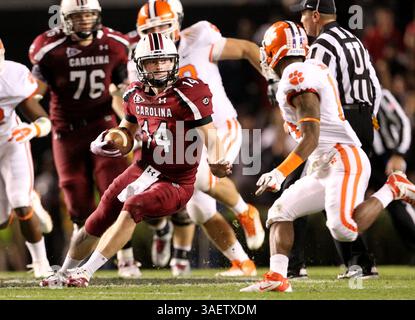26. November 2011: Columbia, SC, USA - Quarterback Connor Shaw aus South Carolina kämpft am Samstag, den 26. November 2011 in Columbia, South Carolina um einen Sieg gegen Clemson. (Kreditbild: © C.. Aluka Berry/The State/MCT/ZUMAPRESS.com) Stockfoto