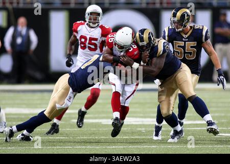 November 2011 - Saint Louis, Missouri, USA James Butler (37) und St. Louis Rams Defensive End James Hall (96) bekämpfen die Arizona Cardinals, die LaRod Stephens-Howling (36) während des NFL-Spiels zwischen den Arizona Cardinals und den St. Louis Rams im Edward Jones Dome in St. Louis, Missouri. Die Kardinäle besiegten die Rams 23-20. (Bild: © Scott Kane/Southcreek/ZUMAPRESS.com) Stockfoto