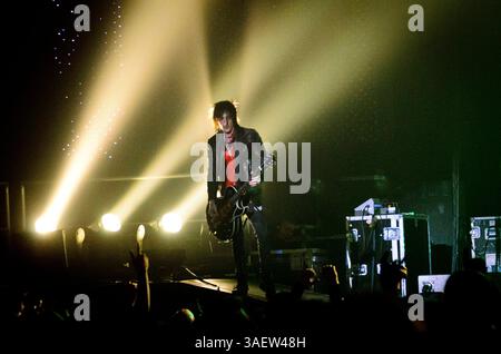 28. November 2011 - Hamilton, Ontario, Kanada - Guns N' Roses tritt live auf, während ihre Tour 2011 einen Halt am COPPS Coliseum macht (Foto: © Igor Vidyashev/ZUMAPRESS.com) Stockfoto