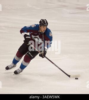 28. November 2011: Shane O’Brien, Verteidiger von Colorado, bringt den Puck gegen Dallas in der zweiten Phase im Pepsi Center in Denver, CO. Dallas gewann mit 3:1. (Bild: © Derek Regensburger/Cal Sport Media/ZUMAPRESS.com) Stockfoto