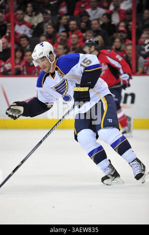 29. November 2011: Washington DC, District of Columbia, Vereinigte Staaten von Amerika – NHL-Spiel im Verizon Center; St. Louis Blues rechts, Jamie Langenbrunner (15). Blues Take the Caps zu Hause 2 - 1 (Bild: © Roland Pintilie/Southcreek/ZUMAPRESS.com) Stockfoto