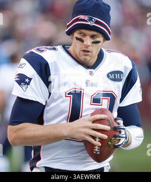 New England Patriots QB Tom Brady (12). Die New England Patriots besiegten die Washington Redskins 34-27 am 11. Dezember 2011 bei FedEx Field in Landover, MD. (Bild: © Mike Buscher/Cal Sport Media/ZUMAPRESS.com) Stockfoto