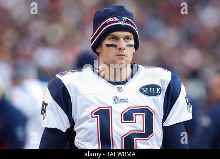 New England Patriots QB Tom Brady (12). Die New England Patriots besiegten die Washington Redskins 34-27 am 11. Dezember 2011 bei FedEx Field in Landover, MD. (Bild: © Mike Buscher/Cal Sport Media/ZUMAPRESS.com) Stockfoto