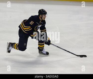 13. Dezember 2011: Buffalo-Verteidiger Christian Ehrhoff #10 während des NHL-Hockeyspiels zwischen den Ottawa Senators @ Buffalo Sabres. (Bild: © Nick Loverde/Cal Sport Media/ZUMAPRESS.com) Stockfoto