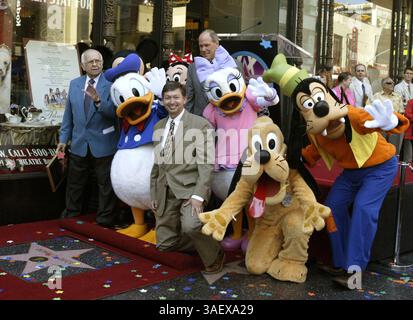 August 2004; Hollywood, CA, USA; DONALD DUCK während einer Hollywood Walk of Fame Zeremonie in Los Angeles, Kalifornien. Donald Duck, der in diesem Jahr seinen 70. Geburtstag feiert, wurde mit dem 2, 257. Stern auf dem berühmten Hollywood Walkway geehrt. (Bild: Armando Arorizo/ZUMAPRESS.com) Stockfoto