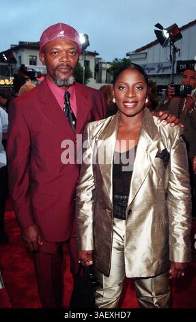März 1998; Los Angeles, CA, USA; Schauspieler SAMUEL LEE JACKSON und Ehefrau bei den Independent Spirit Awards 1998. (Kreditbild: Vince Bucci/ZUMAPRESS.com) Stockfoto