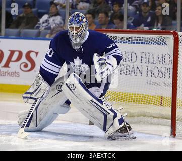 NHL Hockey-Fri, 13. Januar 2012, Toronto Goalie Jonas Gustavsson #50 während der zweiten Phase des NHL Hockey Game zwischen den Toronto Maple Leafs @ Buffalo Sabres im First Niagara Center in Buffalo NY. (Bild: © Nick Loverde/Cal Sport Media/ZUMAPRESS.com) Stockfoto