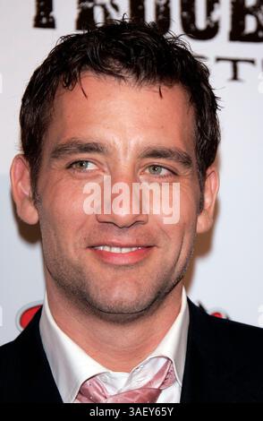 März 2005; Westwood, Kalifornien, USA; Schauspieler CLIVE OWEN bei der Premiere der „Sin City“ in Los Angeles im Mann's National Theatre. Stockfoto