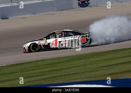8. März 2015 – Las Vegas, NV, USA – Las Vegas, NV – 08. März 2015: Kevin Harvick (4) gewinnt den Kobalt Tools 400 auf dem Las Vegas Motor Speedway in Las Vegas, NV. (Kreditbild: © ASP/Cal Sport Media/ZUMAPRESS.com) Stockfoto