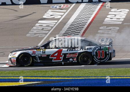 8. März 2015 – Las Vegas, NV, USA – Las Vegas, NV – 08. März 2015: Kevin Harvick (4) gewinnt den Kobalt Tools 400 auf dem Las Vegas Motor Speedway in Las Vegas, NV. (Kreditbild: © ASP/Cal Sport Media/ZUMAPRESS.com) Stockfoto