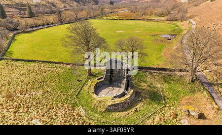 Dun Telve Glenelg Scotland ein 2000 Jahre alter Broch aus der Eisenzeit mit massiven Trockenmauern im Frühjahr Stockfoto