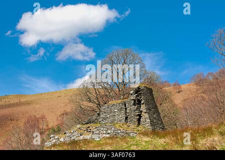 Dun Troddan Glenelg Schottland 2000 Jahre alte Eisenzeit Broken den Trockenturm und Wände 4,5 Meter dick an der Basis Stockfoto