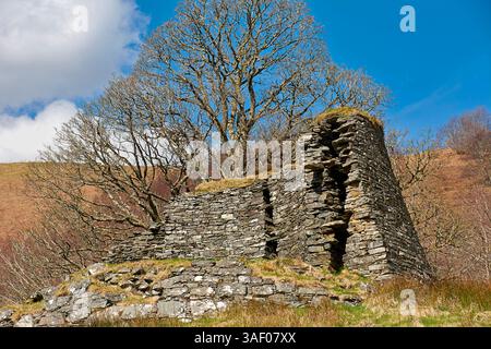 Dun Troddan Glenelg Schottland 2000 Jahre alter Broch aus der Eisenzeit mit blauem Himmel im Frühjahr Stockfoto