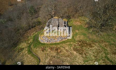 Dun Troddan Glenelg Scotland ein 2000 Jahre alter Broch aus der Eisenzeit mit Trockenmauern im frühen Frühjahr Stockfoto