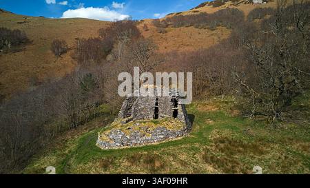 Dun Troddan Glenelg Scotland ein 2000 Jahre alter Broch aus der Eisenzeit mit Trockenmauern im frühen Frühling Stockfoto