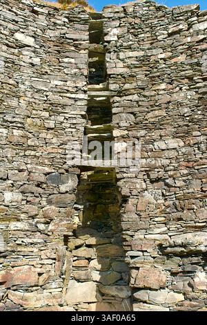 Dun Troddan Glenelg Schottland die 2000 Jahre alte Eisenzeit Brosche die Innenwand des Trockenturms Stockfoto