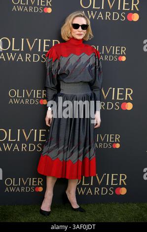 Cate Blanchett nimmt an den Olivier Awards 2025 in der Royal Albert Hall in London Teil. Stockfoto