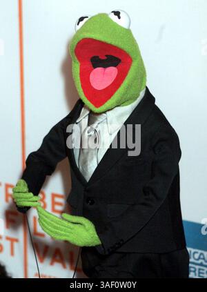 April 2005; New York, NY, USA; KERMIT bei der New Yorker Premiere von „The Muppets“ Wizard of Oz beim vierten jährlichen Tribeca Film Festival im Tribeca Performing Arts Center. Obligatorischer Ausweis: Foto von Nancy Kaszerman/ZUMA Press. (©) Copyright 2005 von Nancy Kaszerman Stockfoto