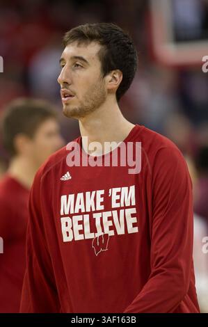 21. Februar 2015: Frank Kaminsky #44 der Wisconsin Badgers macht sich bereit für das NCAA-Basketballspiel zwischen den Wisconsin Badgers und den Minnesota Golden Gophers im Kohl Center in Madison, WI. Wisconsin besiegte Minnesota 63–53. John Fisher/CSM(Bild: © John Fisher/Cal Sport Media/ZUMAPRESS.com) Stockfoto