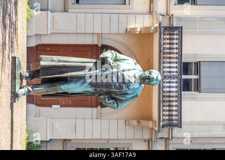 Heidelberg - 7. Juli 2013: Statue von Robert Wilhelm Bunsen in Heidelberg. Stockfoto