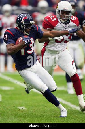 Dezember 2005; Houston, Texas, Usa; JEROME MATHIS (13) wird vom Linebacker ISACC KEYS (53) der Arizona Cardinals während des Sonntags-Spiels im Reliant Stadium verfolgt. Die Texaner besiegten 30 die Kardinäle. Obligatorischer Ausweis: Foto von Frank Casimiro/ZUMA Press. (©) Copyright 2005 von Frank Casimiro Stockfoto