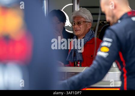 SUZUKA INTERNATIONAL RACING COURSE, JAPAN - 5. APRIL: Nobuaki Tsunoda, Yuki Tsunoda' Vater, während des Großen Preises von Japan auf dem Suzuka International Racing Course am Samstag, 5. April 2025 in Suzuka, Japan (Foto: Michael Potts/BSR Agency) Credit: BSR Agency/Alamy Live News Stockfoto