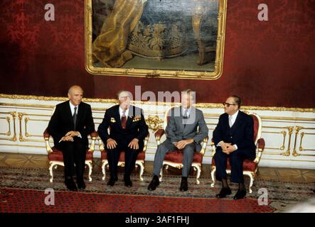 Juni 1979; Wien, ÖSTERREICH; RUDOLF KIRCHSCHLAEGER, LEONID BRESCHNEW, JIMMY CARTER und BRUNO KREISKY vor der Unterzeichnung des Abkommens über strategische Rüstungsbeschränkungen (SALT II) in Wien. Stockfoto