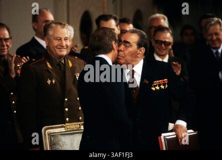 16. Juni 1979; Wien, ÖSTERREICH; Präsident JIMMY CARTER und Generalsekretär der Sowjetunion LEONID BRESCHNEW bei Treffen in Wien, Österreich, vom 15. Juni bis 18. Juni 1979, um das Abkommen über strategische Rüstungsbegrenzung (SALT II) zu unterzeichnen. Stockfoto