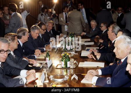 16. Juni 1979; Wien, ÖSTERREICH; amerikanische und israelische Staats- und Regierungschefs trafen sich vom 15. Juni bis 18. Juni 1979 in Wien, Österreich, um das Abkommen über strategische Rüstungsbegrenzung (SALT II) zu unterzeichnen. Stockfoto