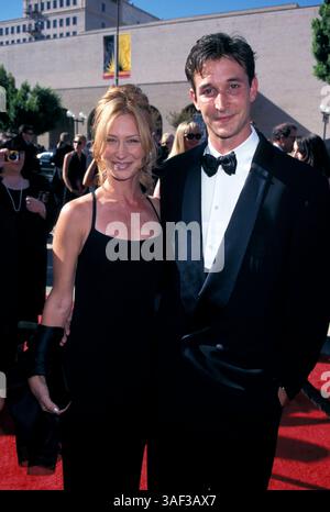 September 30, 2003; Los Angeles, CA, USA; Datei Foto. Datum Unbekannt. Schauspieler NOAH WYLE und Ehefrau/Make-up-Künstlerin TRACY WARBIN. Stockfoto