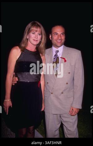 September 1996; Hollywood, CA, USA; die Schauspielerin PATRICIA RICHARDSON und ihre Agentin nehmen an der Pre-Emmy Party Teil. Michelson - Hutchins/1996) Stockfoto
