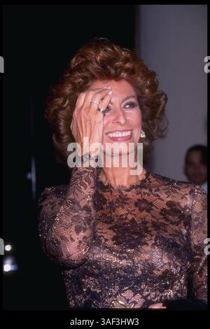 Oktober 1996; Hollywood, CA, USA; Schauspielerin SOPHIA LOREN nimmt am Karussell der Hoffnung Teil. (Michelson - Kathy Hutchins/1996) Stockfoto