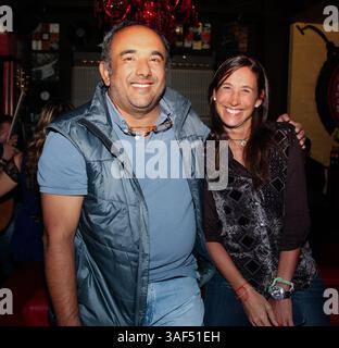 März 2015 - Kolumbien - Bogota Febrero 24 de 2015. EN Gaira se presento el concierto de los artistas colombianos con el apoyo de la Fundacion Prometo, en Pro de la salud del cantante venezolano Yordano. EN la foto Luis Miguel Olivar y Mariana Zuloaga. Foto Nestor Gomez - El Tiempo . DescripciÃÂ³n: UN Manantial de Corazon por Yordano. Foto Nestor Gomez - El Tiempo FotÃÂ³grafo: CEET GÃâ: NESTOR CrÃÂ œMEZ (Foto: © El Tiempo/GDA/ZUMA Wire) Stockfoto