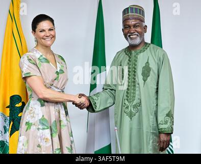 Abuja, Nigeria. April 2025. Kronprinzessin Victoria von Schweden trifft sich am 7. April 2025 mit dem nigerianischen Außenminister Yusuf Tuggar in Abuja, Nigeria. Kronprinzessin Victoria von Schweden besucht am 6-9. April 2025 die Republik Nigeria. Foto: Jonas Ekströmer/TT/Code 10030 Credit: TT News Agency/Alamy Live News Stockfoto