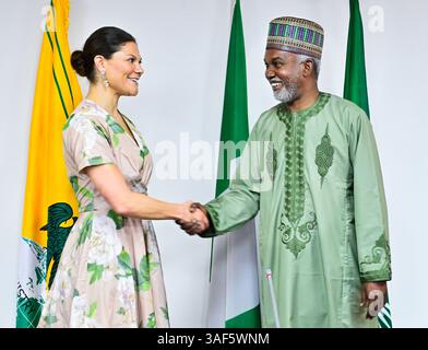 Abuja, Nigeria. April 2025. Kronprinzessin Victoria von Schweden trifft sich am 7. April 2025 mit dem nigerianischen Außenminister Yusuf Tuggar in Abuja, Nigeria. Kronprinzessin Victoria von Schweden besucht am 6-9. April 2025 die Republik Nigeria. Foto: Jonas Ekströmer/TT/Code 10030 Credit: TT News Agency/Alamy Live News Stockfoto