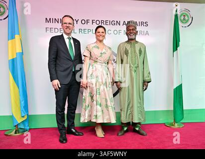 Abuja, Nigeria. April 2025. Kronprinzessin Victoria und der schwedische Minister für Infrastruktur und Wohnungsbau Andreas Carlson treffen sich am 7. April 2025 mit dem nigerianischen Außenminister Yusuf Tuggar in Abuja, Nigeria.Kronprinzessin Victoria von Schweden besucht am 6-9. April 2025 die Republik Nigeria. Foto: Jonas Ekströmer/TT/Code 10030 Credit: TT News Agency/Alamy Live News Stockfoto