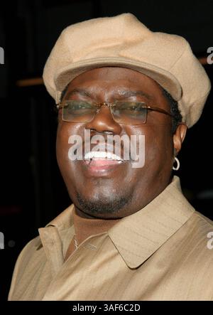 März 2005; Hollywood, CA, USA; Schauspieler BERNIE MAC bei der „Guess Who“-Premiere im Grauman's Chinese Theatre. Stockfoto